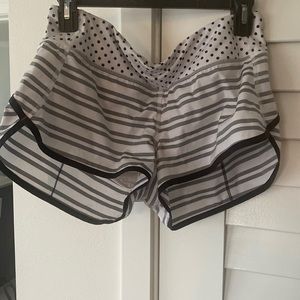 lululemon Speed Up low rise 2.5” inseam shorts size 6